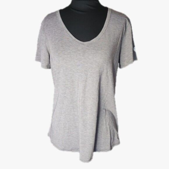 UNDER ARMOUR WOMENS TSHIRT M - Picture 1 of 4